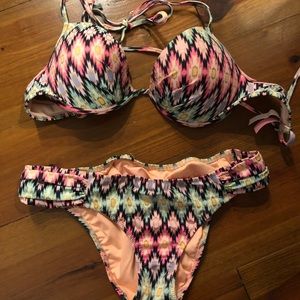 VS swim 34 C bottoms are small